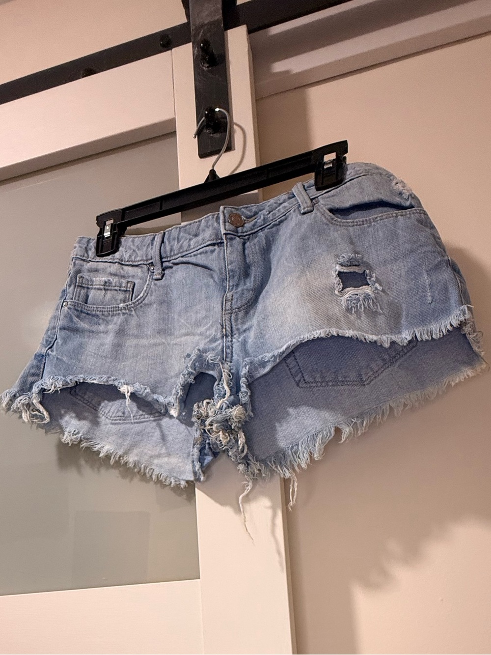 Light wash short shorts